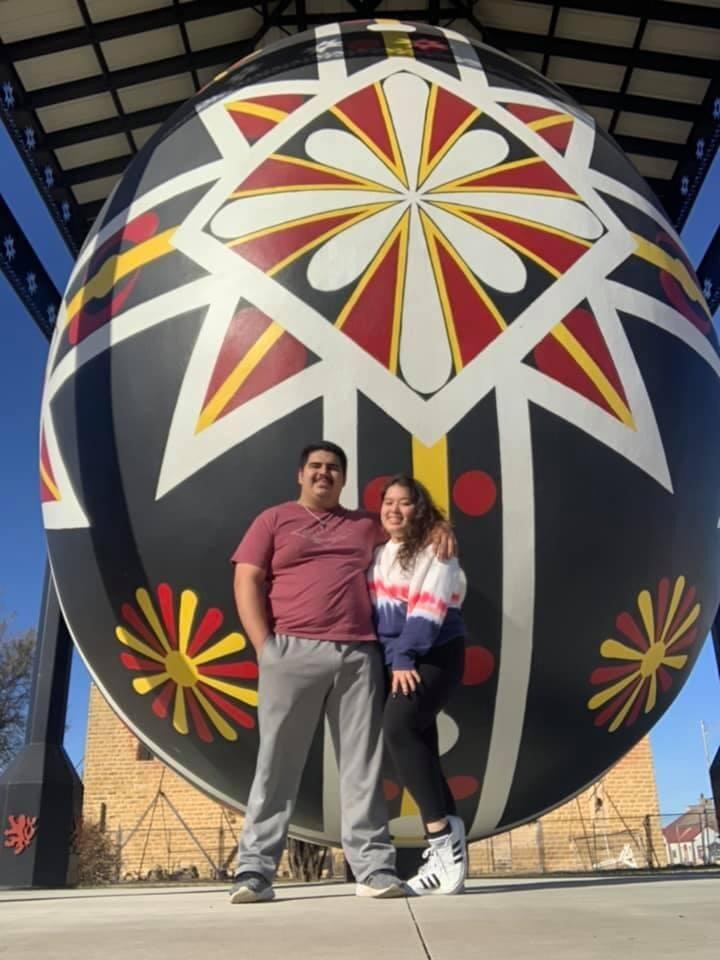 They soon realized they shared a common outlook on life and set out to create their best life together.
/
Pronto se dieron cuenta de que compartían una visión similar de la vida y se propusieron construir su mejor vida juntos.