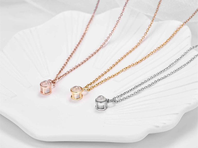 Projection necklace with locket in rose gold, gold and silver