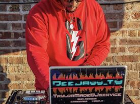 TaylorMadeDJService - DJ - Country Club Hills, IL - Hero Gallery 1