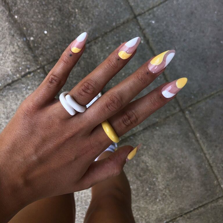 retro sixties bubble pattern nails