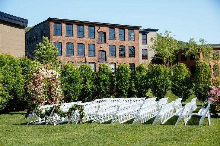 A Romantic Industrial Wedding At The Roundhouse At Beacon Falls