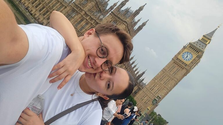 After establishing ourselves comfortably in Colombia, as you can see in the photo above, we took the opportunity to embark on a European adventure, including a visit to London. Every journey together brought beautiful new discoveries and memories.