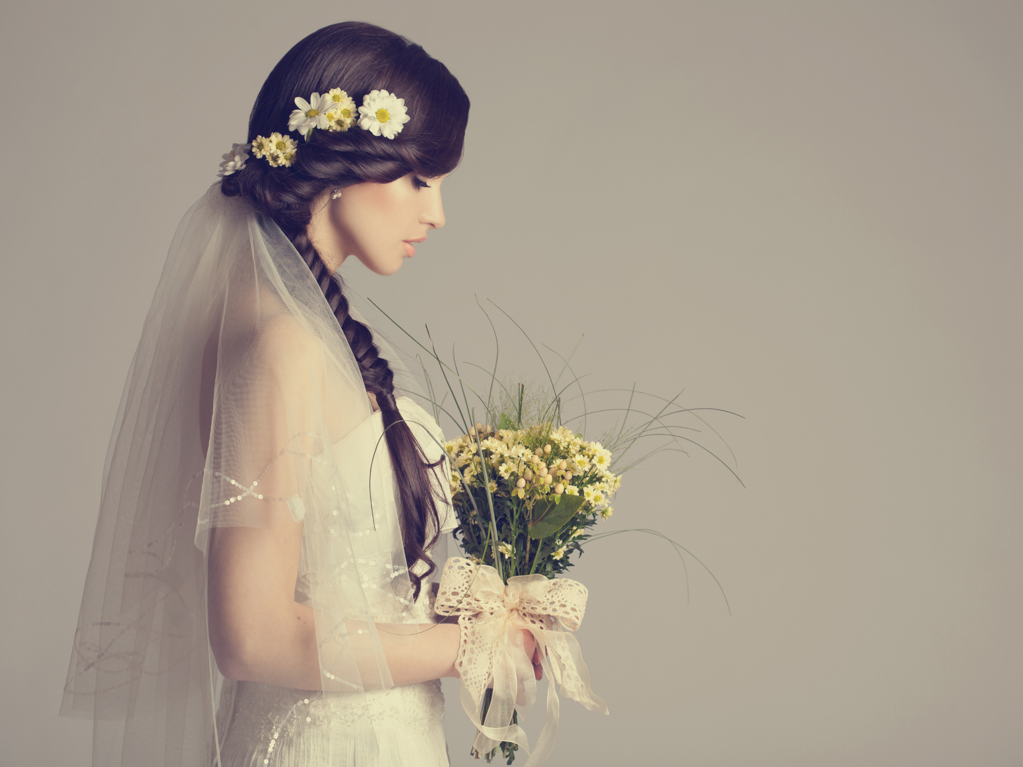 Bride with long hairstyle holding bouquet