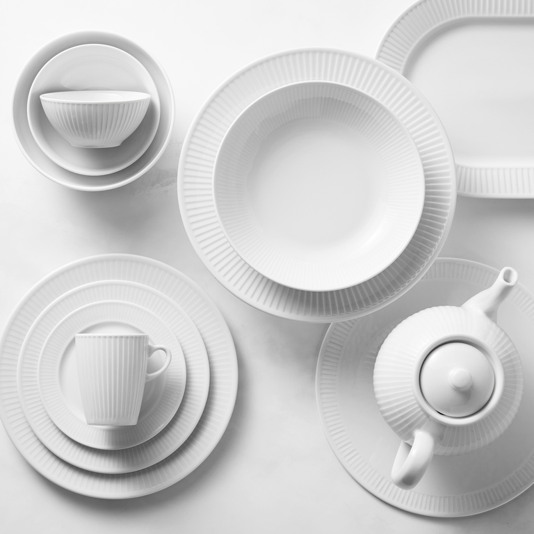 Porcelain dinnerware set