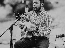 Rodrigo Arreguín - Acoustic Guitarist - Glenwood Springs, CO - Hero Gallery 1