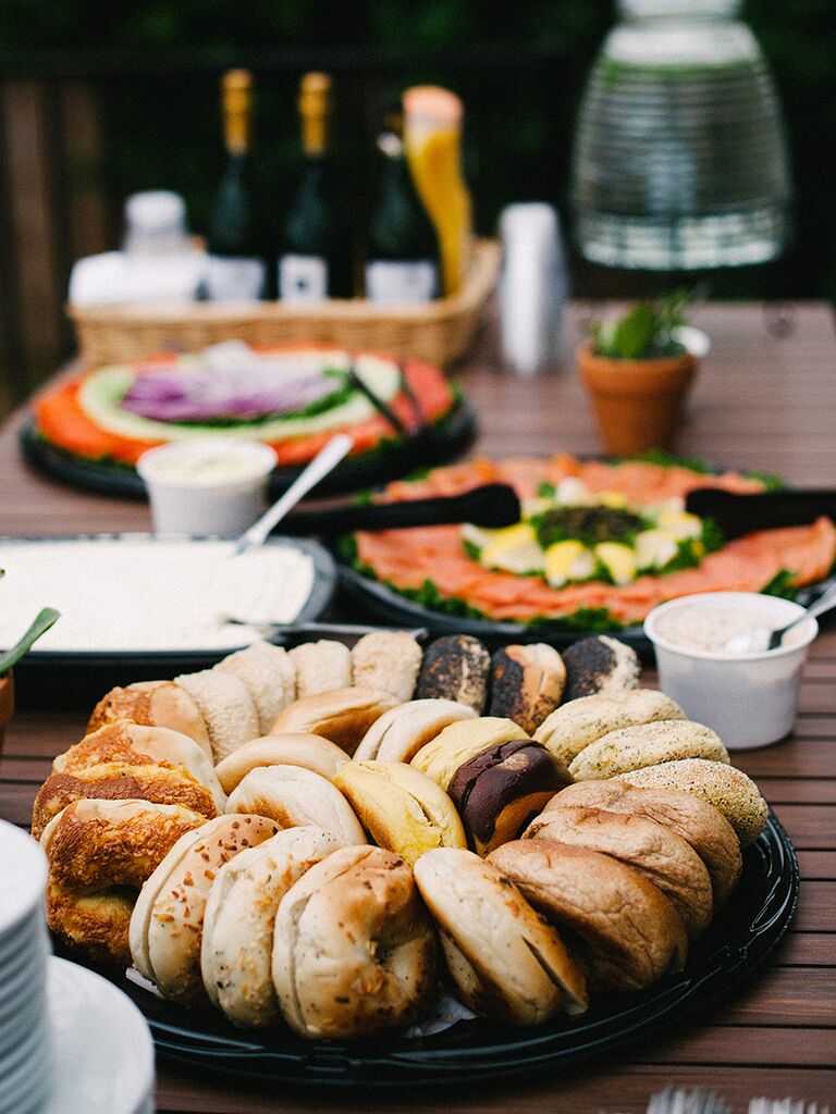 Brunch-Bagel-Bar-Idee für eine Hochzeitsfeier