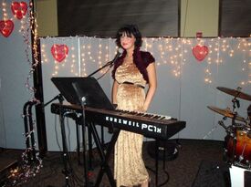 Singing pianist in many styles - Singing Pianist - Forest Grove, OR - Hero Gallery 1