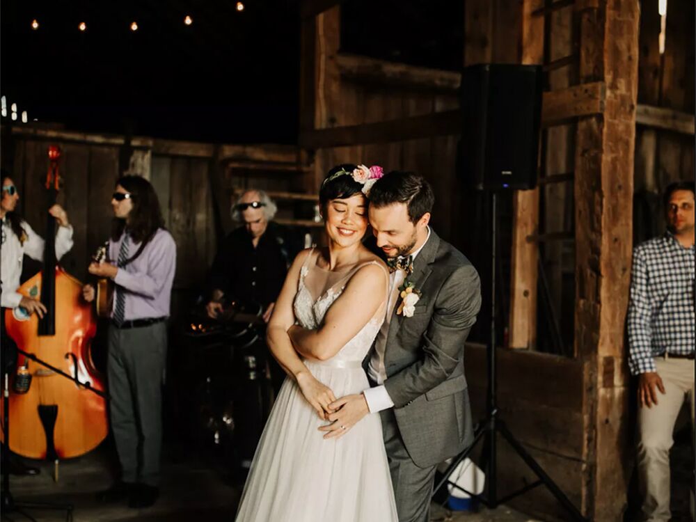 50 Romantic Jazz Love Songs to Play on Your Wedding Day