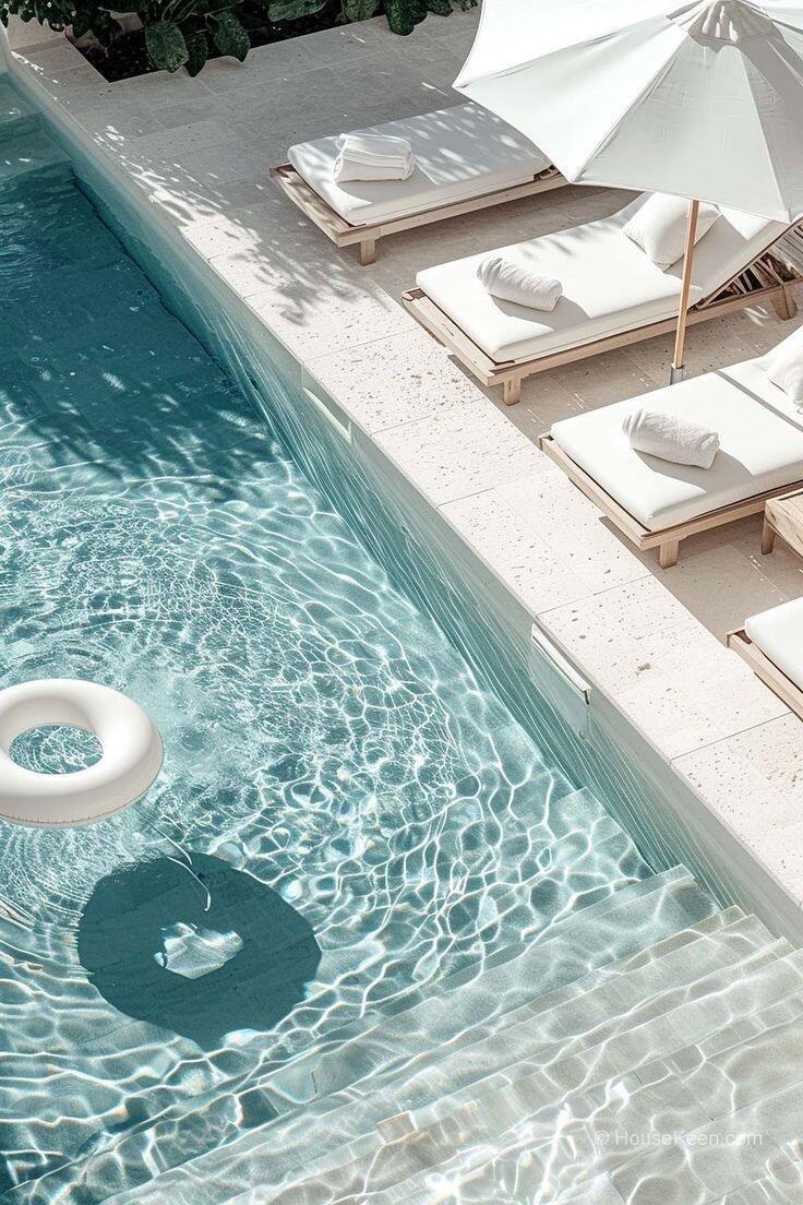 RECOVERY DAY | POOLSIDE SOIRÉE 

Unwind with us poolside as we soak up the French summer sun, 
enjoy canapés, gourmet pizzas and sip on refreshing beverages as we continue to celebrate now as, Mr & Mrs Brayne. 

MAS DE FAUCON |  1pm-8pm 
