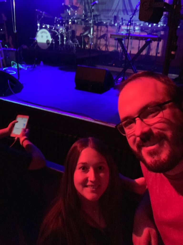 Notre premier concert ensemble, voir Lewis Capaldi au premier rang à New York.