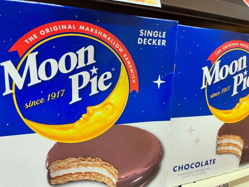 solar eclipse 2024 party ideas - Moon Pies