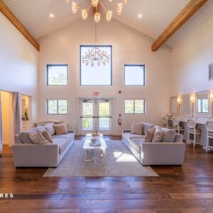 Gallery Photo 15