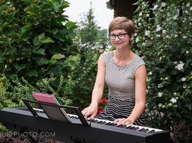Liz Craig - Pianist - York, ON - Hero Gallery 3