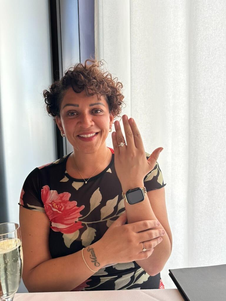 K&S celebrate their 2 year anniversary at the Wild Rose restaurant. Kevin surprises Stephanie with a question, "Will you marry me?" She said yes! 