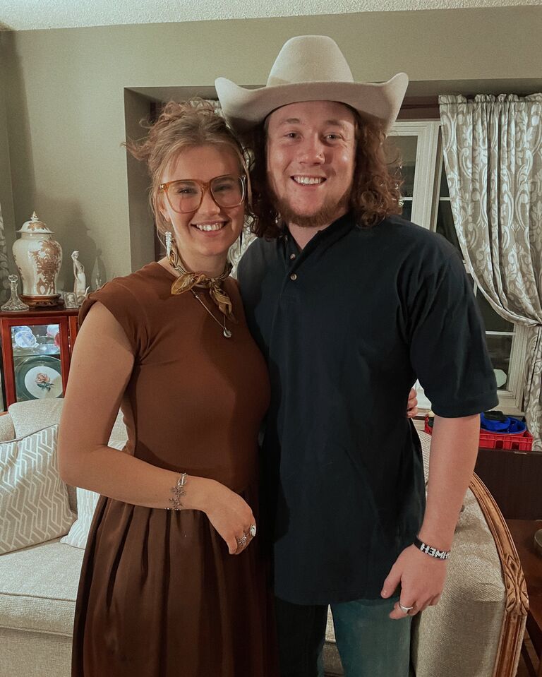 Charlie asks Anelise to be his girlfriend.
