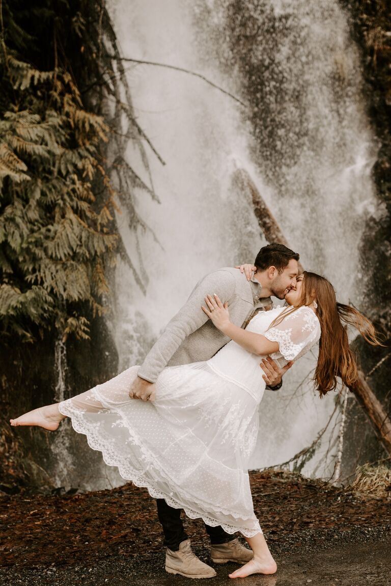 Back to the real world after spending their December in Hawaii, they moved to Seattle for another nursing contract. While there, they got to take engagement photos in Olympia National Park and start wedding planning - yikes! 