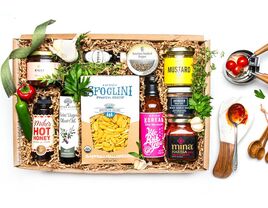 Artisanal cooking gift box with ingredients like pasta, spices and condiments