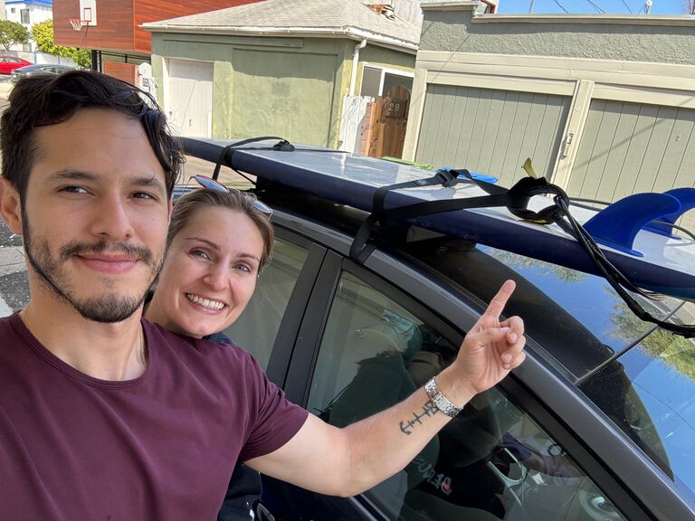 Starting a hobby together - bought our first surfboard!
Empezamos un hobby juntos: Compramos nuestra primera tabla de surf!