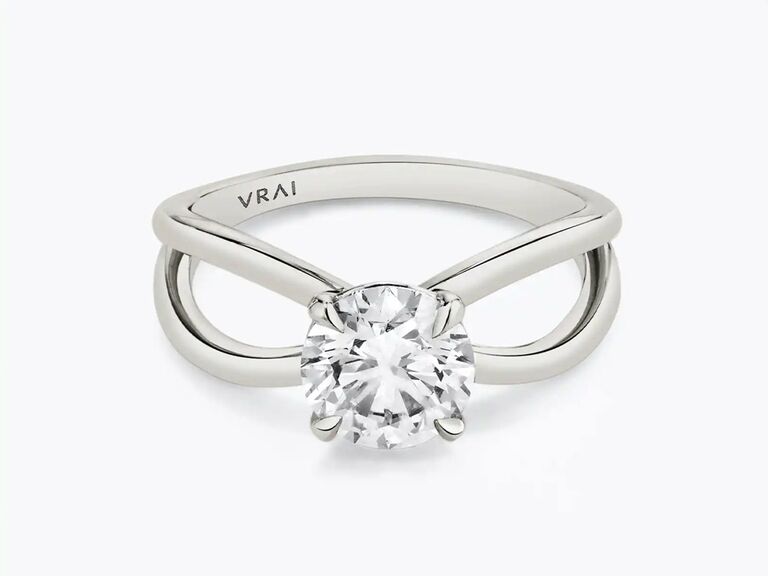 vrai round cut engagement ring with round diamond center stone and plain white gold split shank band