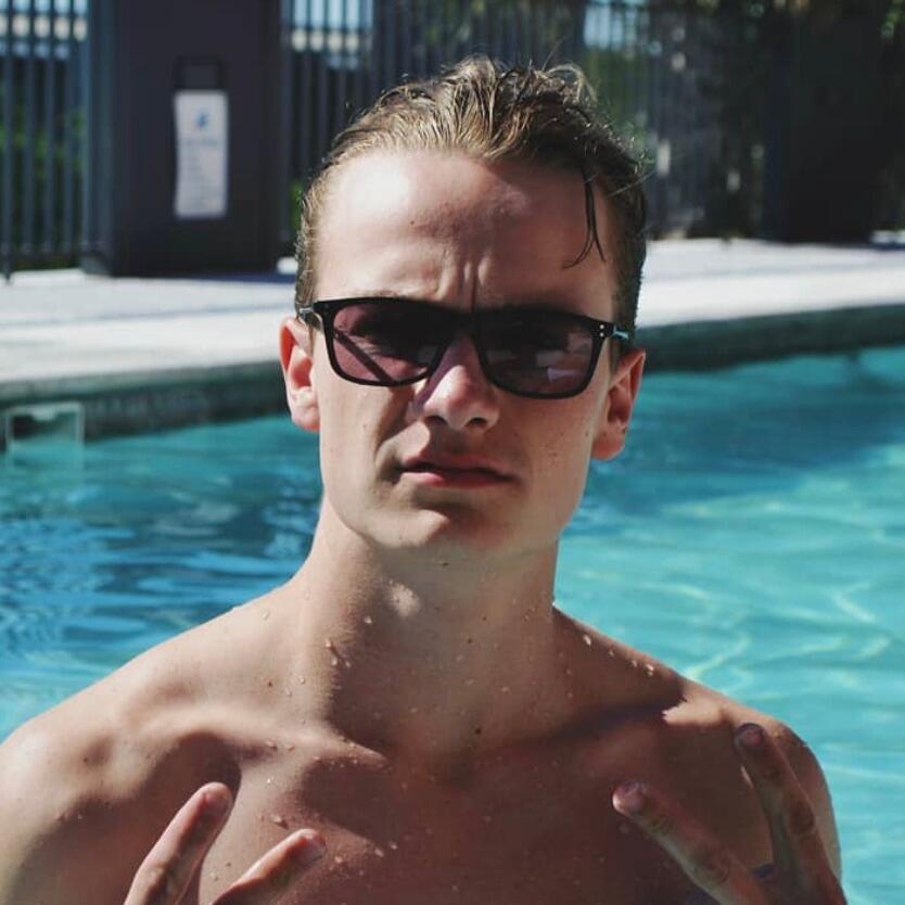 Sofia swipes right on Jackson's Tinder profile.