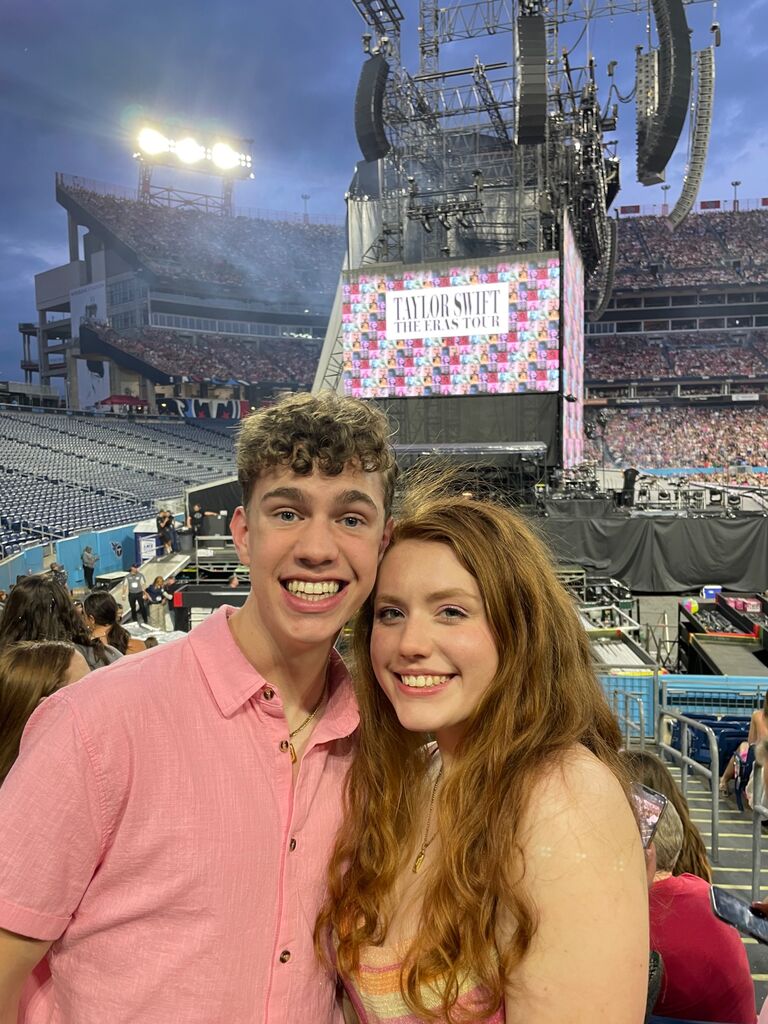 Hailey convinced John-Mark to go to a Taylor Swift concert with her;)