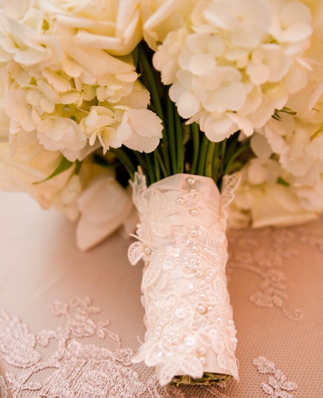 Bridal lace bouquet wrap