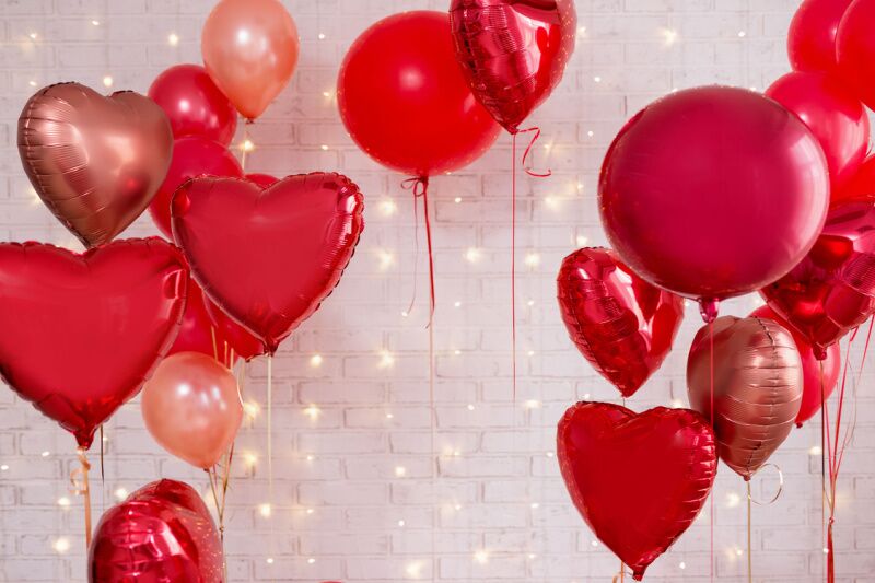 Heart balloon wall Galentine's Day party ideas