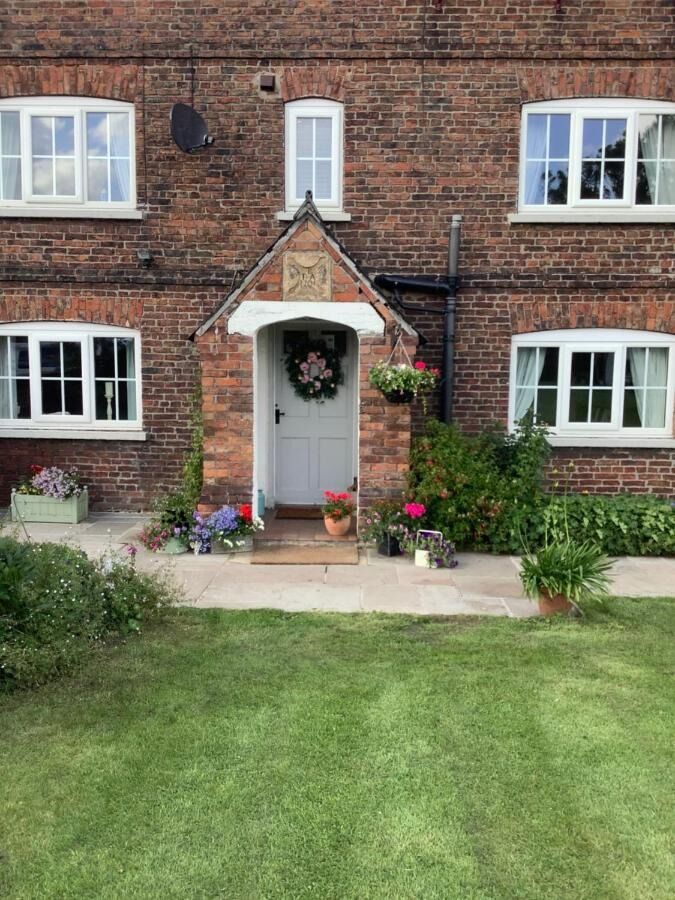 Birtles Farm Bed and Breakfast, Birtles Farm, Ashley Road, Knutsford, WA14 3QH (walkable from Stock Farm Barn)