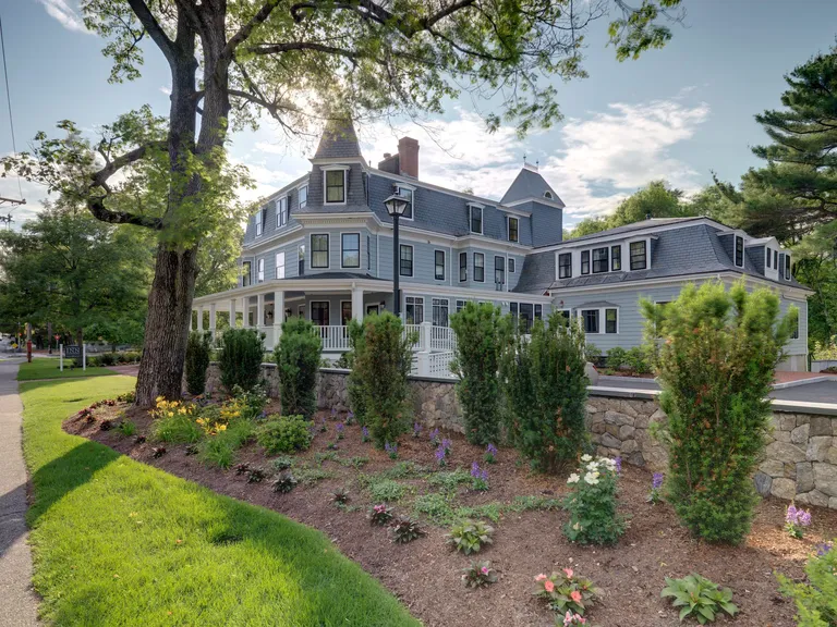 The Inn at Hastings Park fall wedding venue in Lexington, Massachusetts