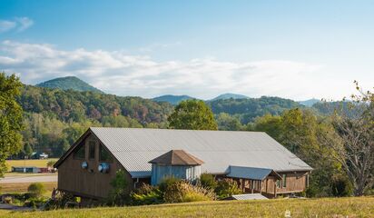 The Barn Event Center Of The Smokies Top Townsend Tn Wedding Venue