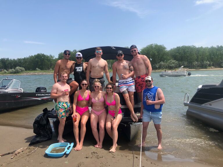 After successfully getting Mollie's number, Derek convinced her to visit North Dakota after she swore she would never come back after graduation. 