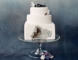 White geode wedding cake made by SainteG.com