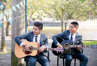 Musicians at outdoor wedding ceremony 