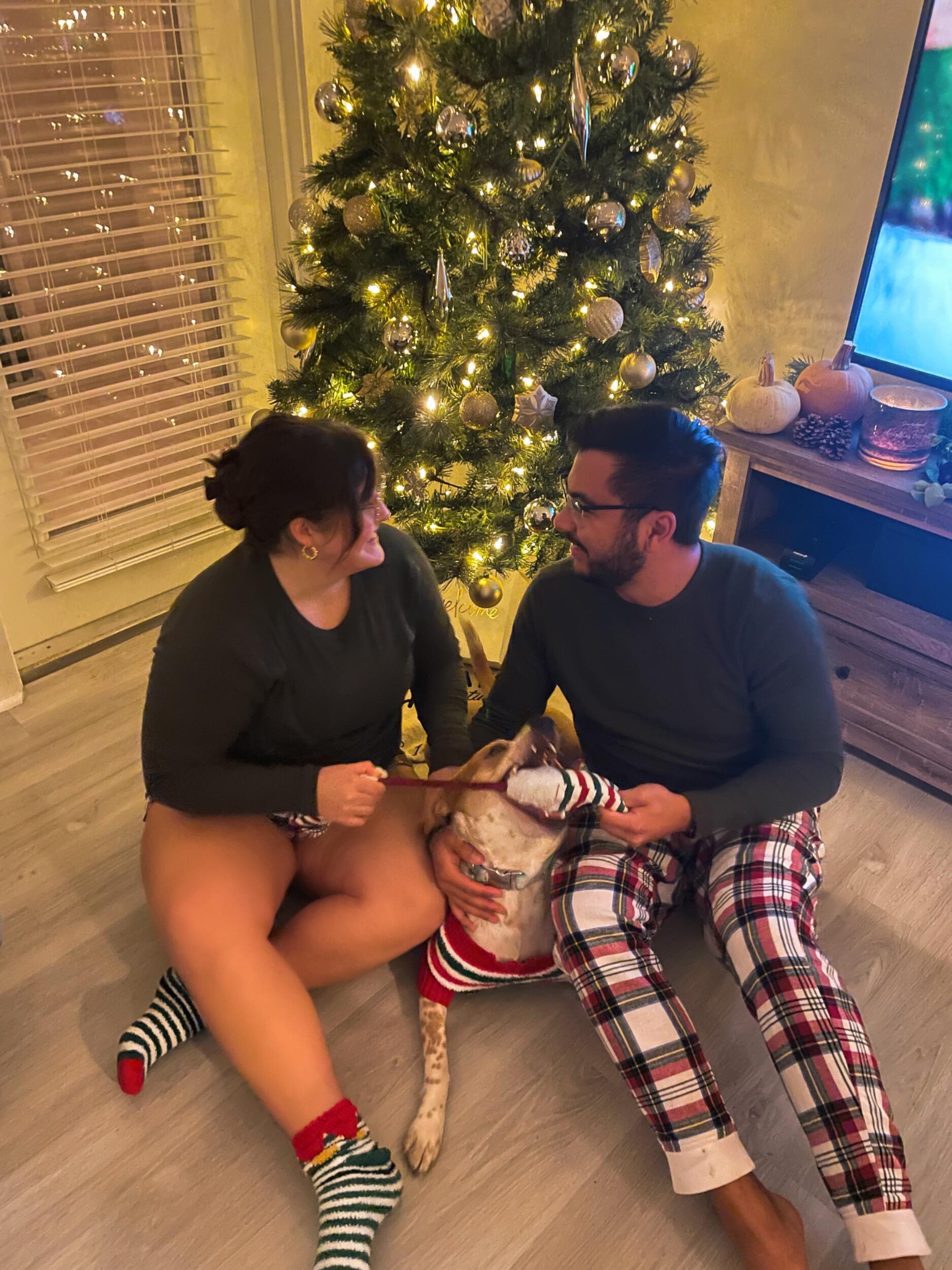 Cali and Sam spent their first Christmas together with Koda. 