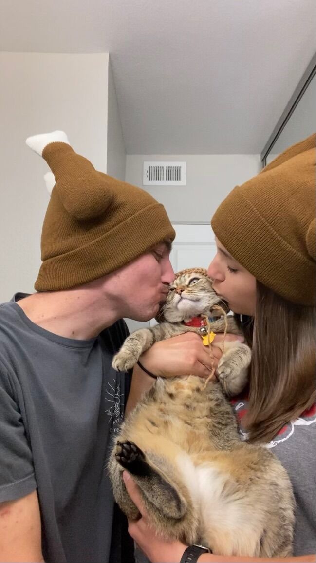 Whoopi was not too thankful of her little matching turkey beanie that Jordan made for her.