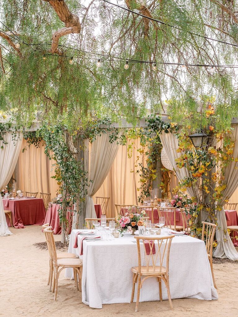 18 Types of Wedding Chair Rentals to Add to Your Decor List