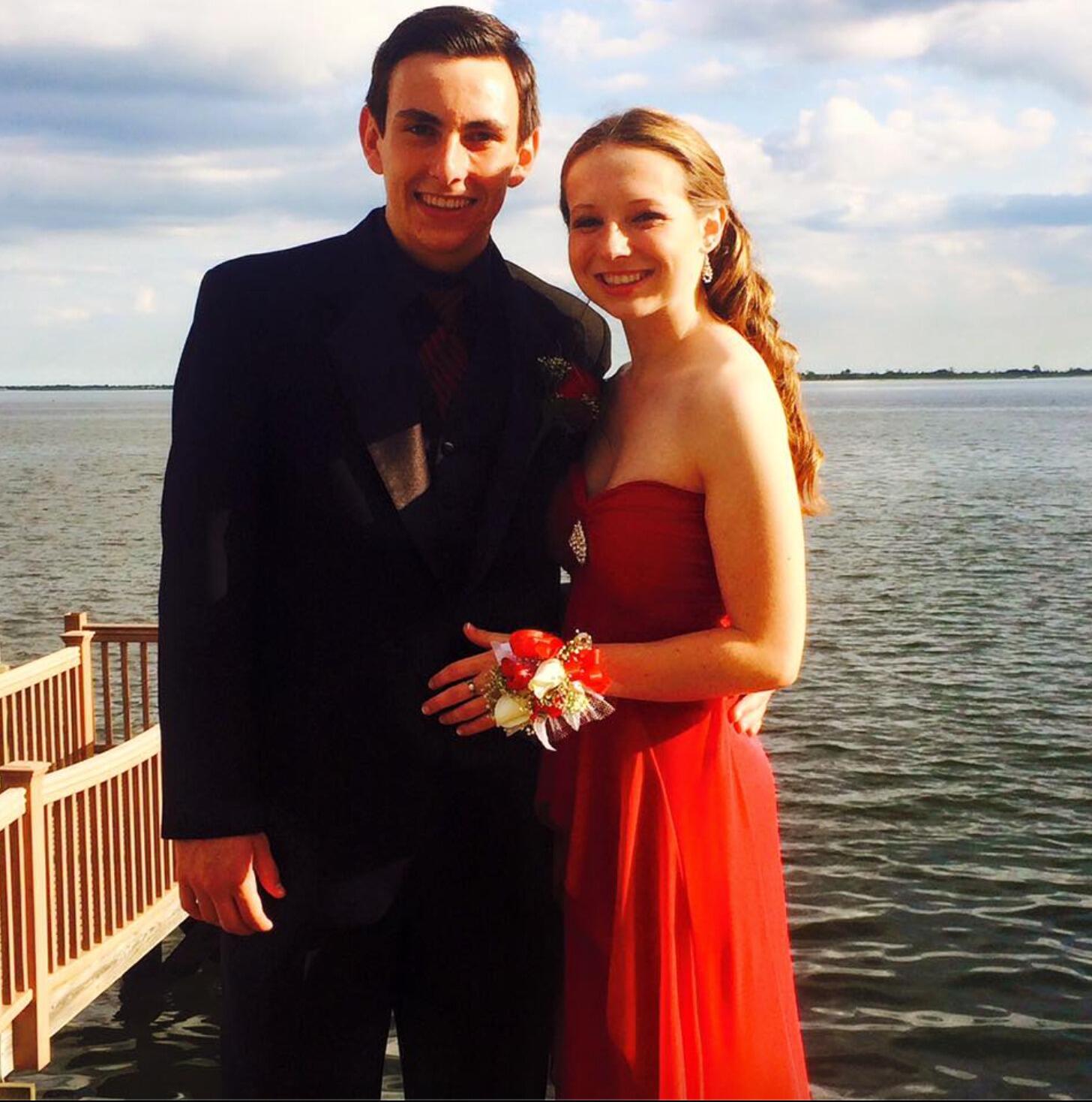 After a wonderful summer, Sydney and Andrew decided to start dating... 5 days before Sydney is set to leave for her freshman year at the University at Buffalo. 