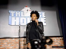 Lisa Holly - Stand Up Comedian - Los Angeles, CA - Hero Gallery 1