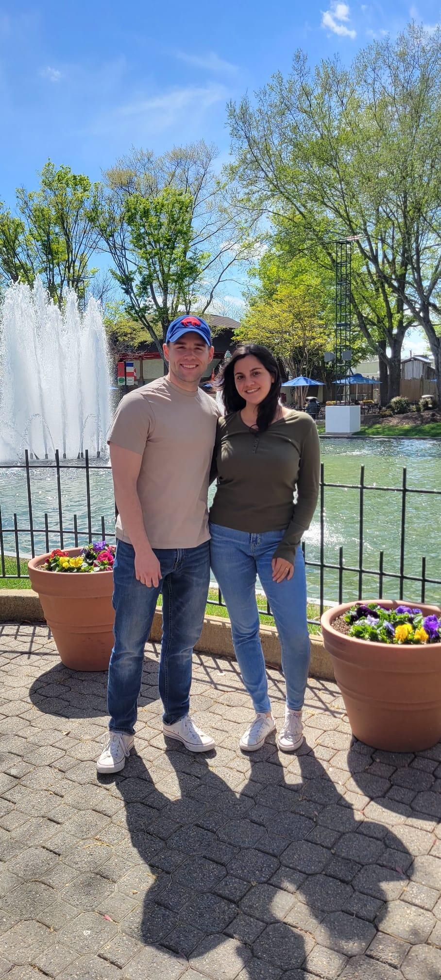 A finales de Marzo, Michelle se mudó a Washington D.C. (a 3 horas de distancia de Dan). Aún con la distancia de por medio, se siguieron viendo cada fin de semana. 

_________________________________

At the end of March, Michelle moved to Washington D.C. (3 hours away from Dan). Even with the distance between them, they continued seeing each other every weekend.