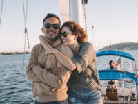 Couple on a boat cruise date in San Diego