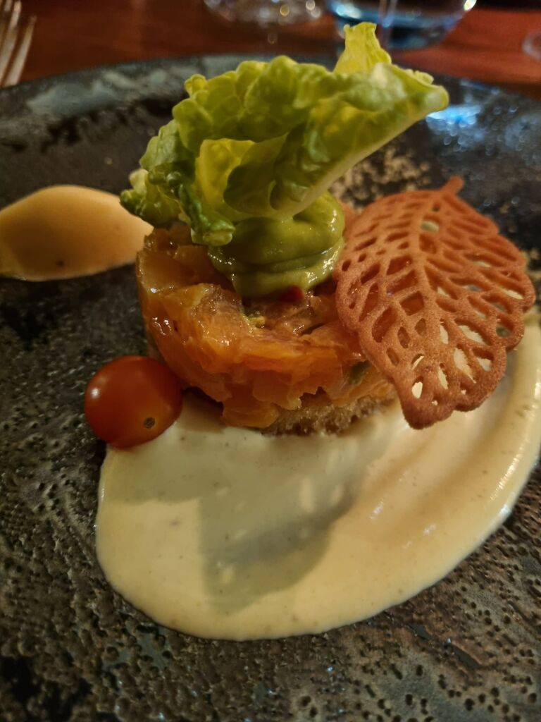 Traiteur voorproeven... Belgen die in Frankrijk hun restaurant hebben, en nu ook de catering exclusief voor Rennepont doen. 1 ding is zeker , dat gaat dubbel en dik in orde zijn ! 