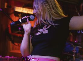 Lis Bockelman | Piano Entertainer & Vocalist - Singing Pianist - New York City, NY - Hero Gallery 1