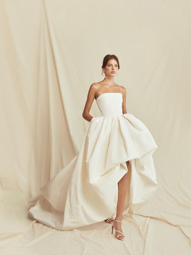 Silk strapless gown with full skirt 