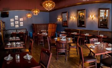 Dublin 4 Irish Pub and Cafe - Dining Room - Restaurant - Chicago, IL - Hero Main