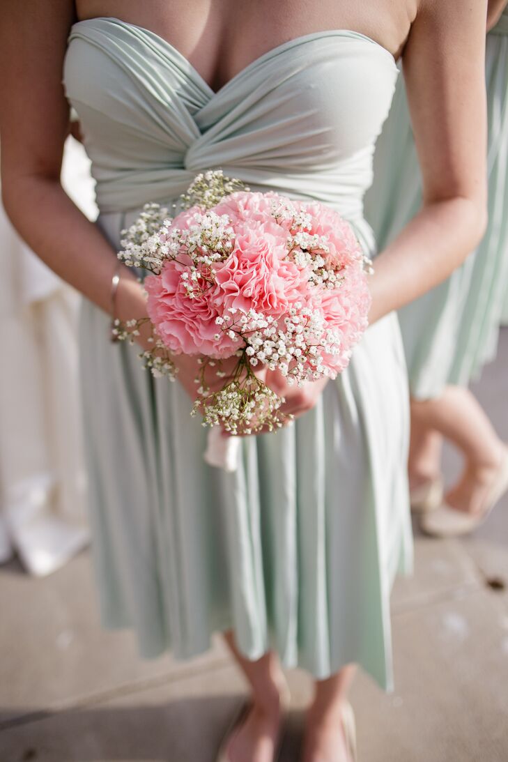 carnation and baby's breath bouquet