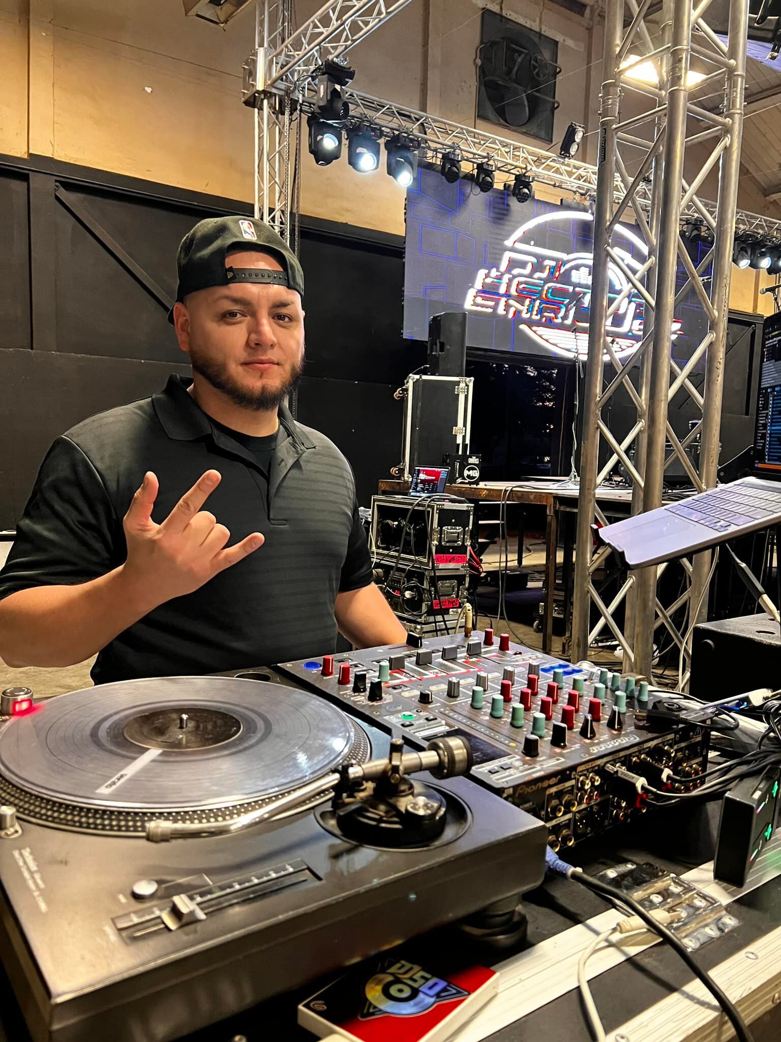 DJ Hector Enriquez | DJs - The Knot