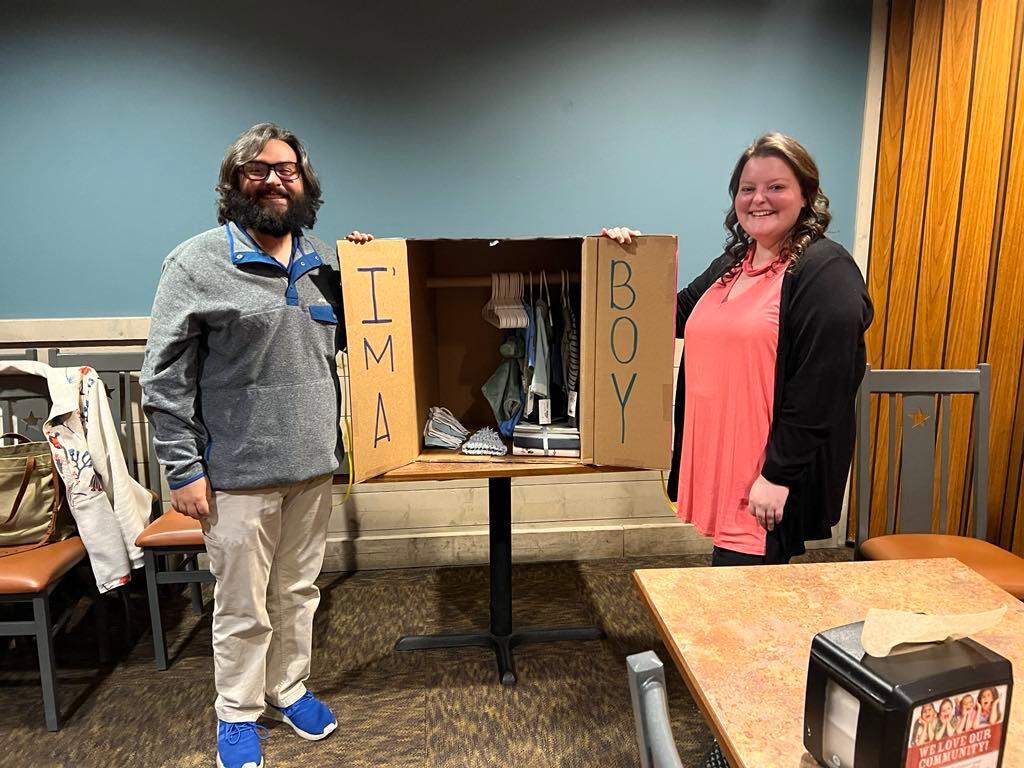 Savannah and Colin found out that Baby Samuelson was a BOY!