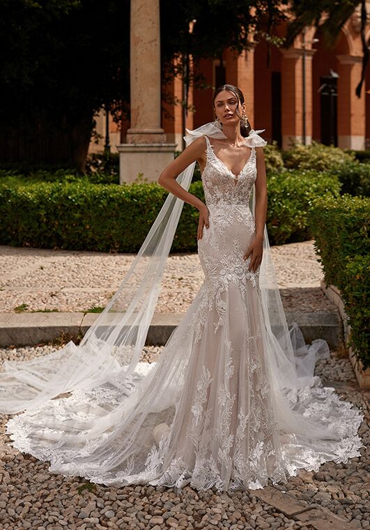 lace mermaid wedding dress with moonstone detail WL065