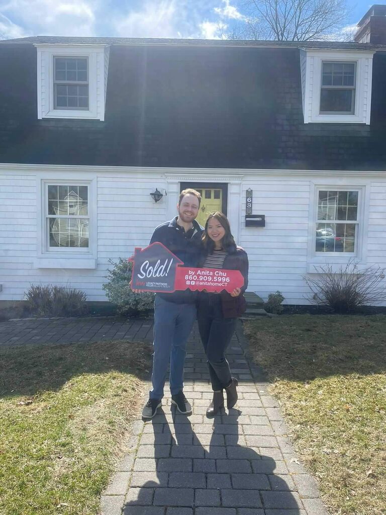 After dozens of open houses and house showings, Jane and Kyle moved into their dream home in March 2022. 