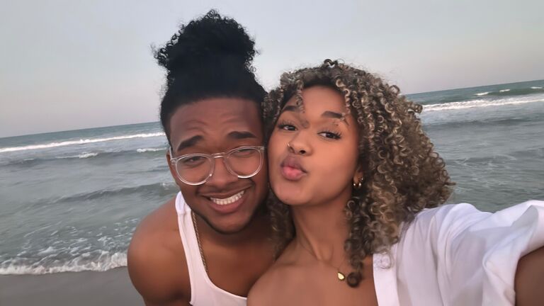 … And they were right! After 3 years of friendship, on one beach trip that Jadrien and Odalys went on. Jadrien finally confesses his feelings towards Odalys 